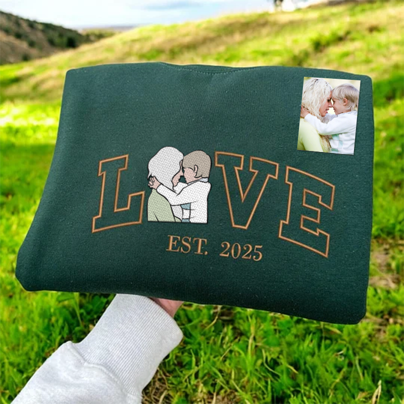 Personalized Embroidered Photo Mom LOVE Est Year Crewneck/Hoodie