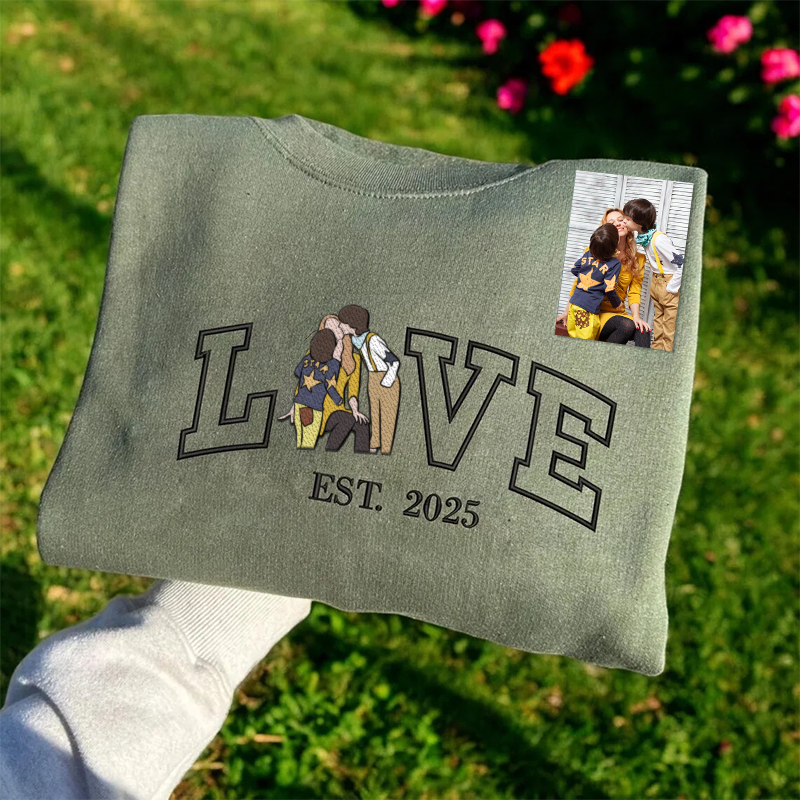 Personalized Embroidered Photo Mom LOVE Est Year Crewneck/Hoodie