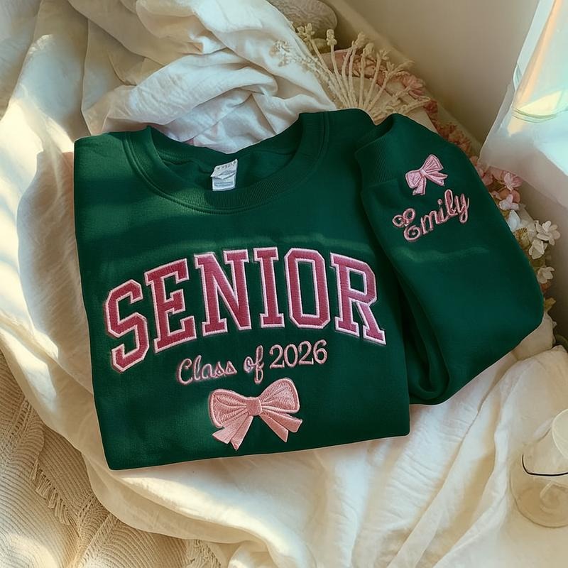 🎀 Custom Senior Sweatshirt – Class of 2026 with Name & Bow Embroidery 🎀